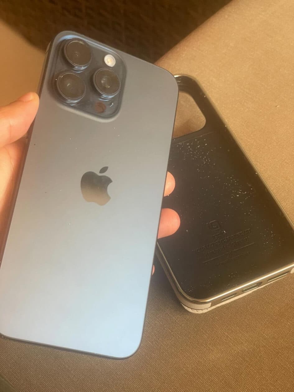 iPhone 15 Pro Max funcional é resgatado após 4 dias perdido no mar em SP