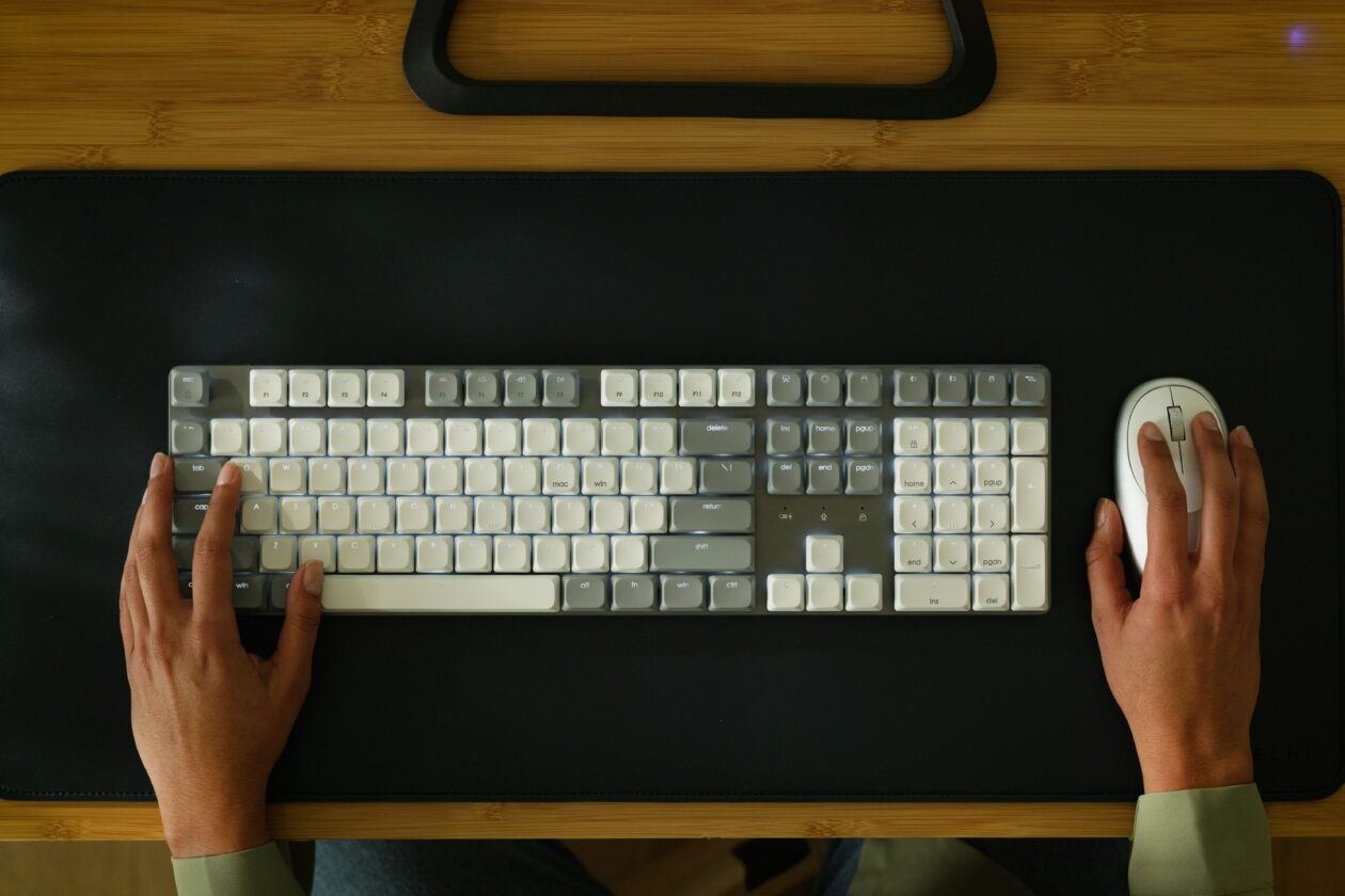 Satechi SM3 Slim Mechanical Backlit Bluetooth Keyboard