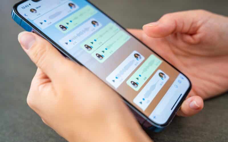 Conversa de áudio pelo WhatsApp
