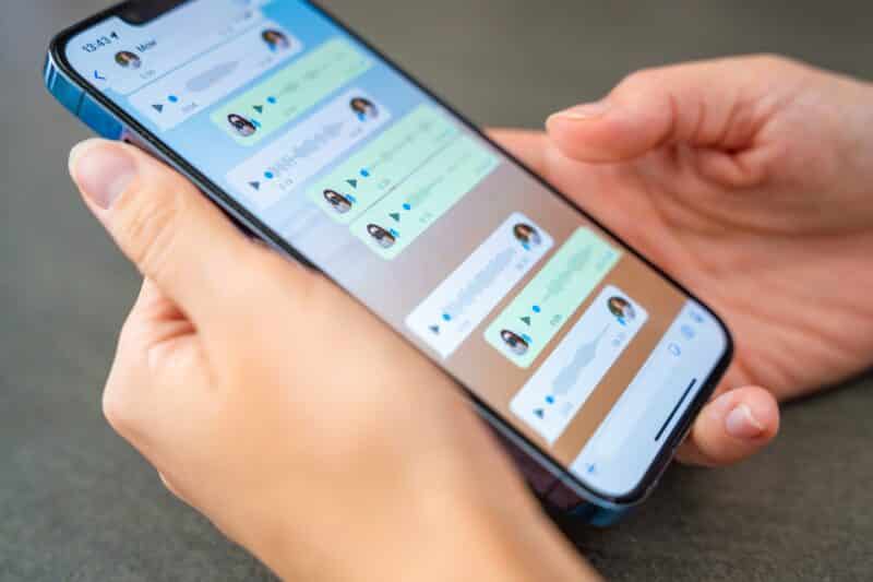 Conversa de áudio pelo WhatsApp