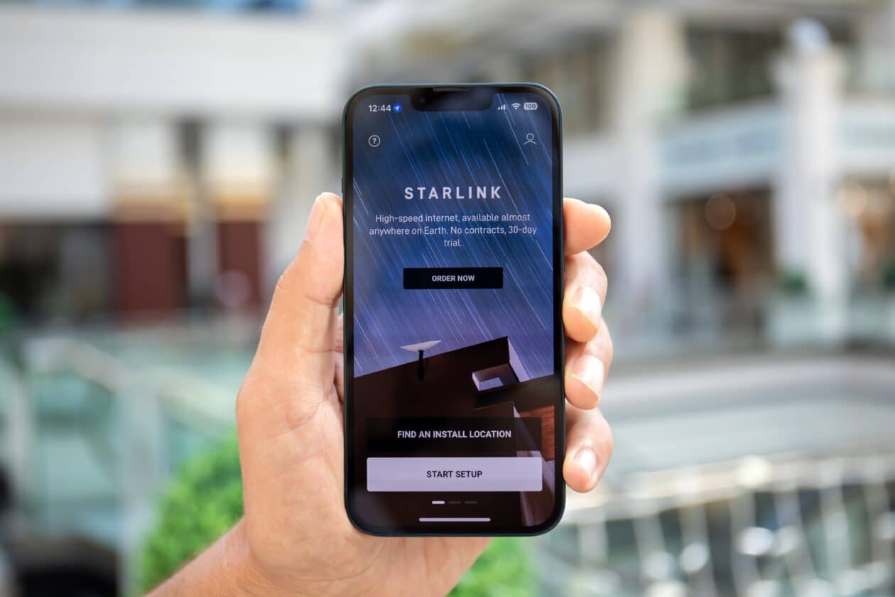 iPhone conectando-se a satélite da Starlink