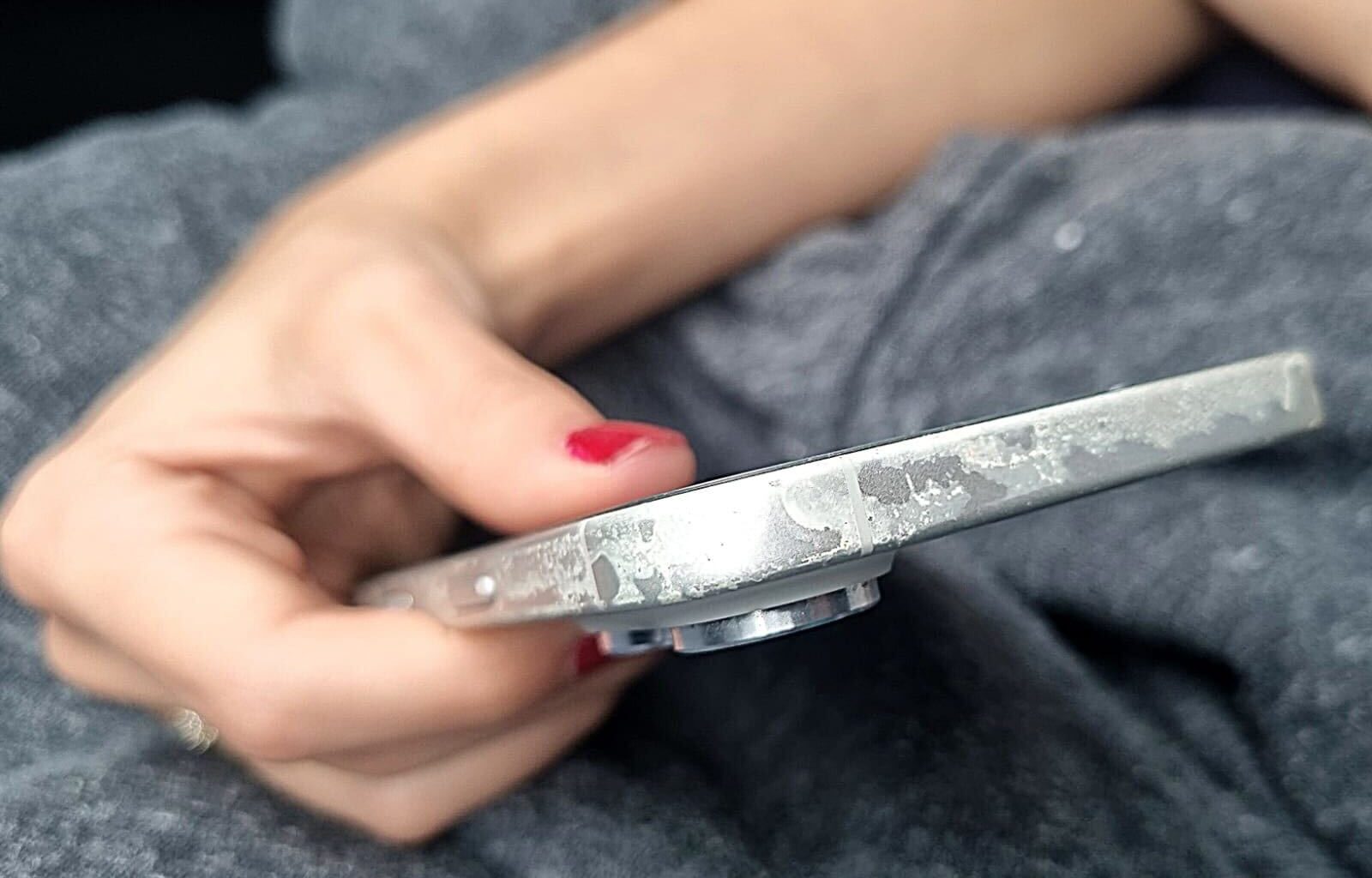 iPhone 16 descascando