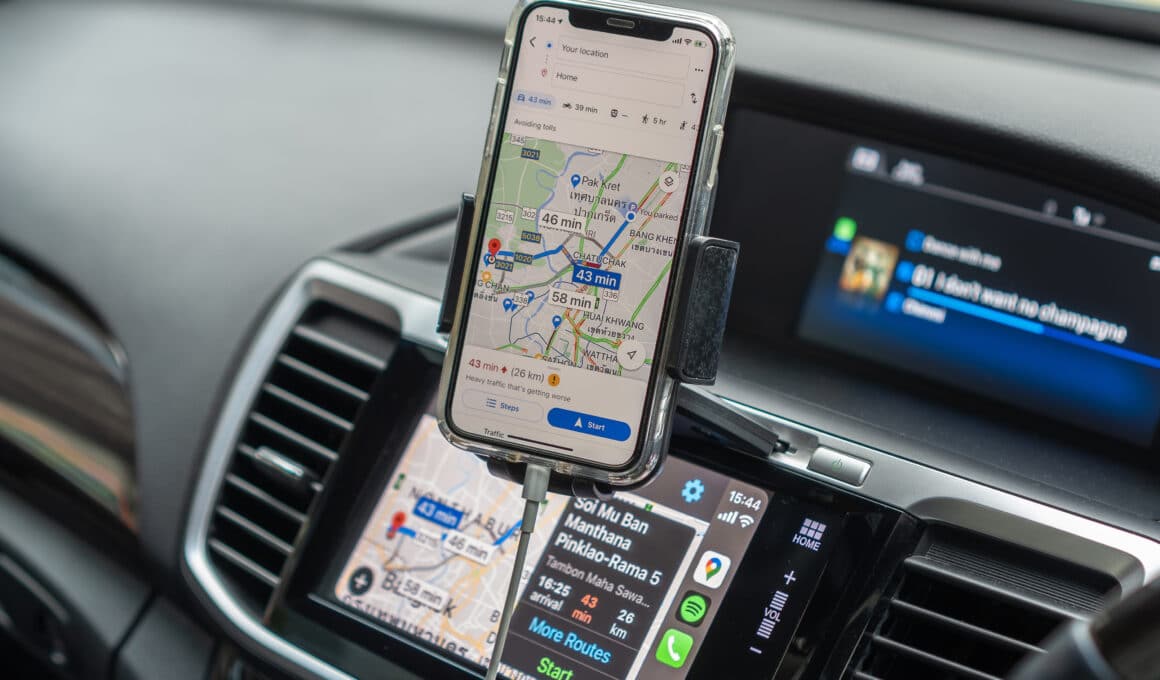 Google Maps no iPhone dentro de um carro