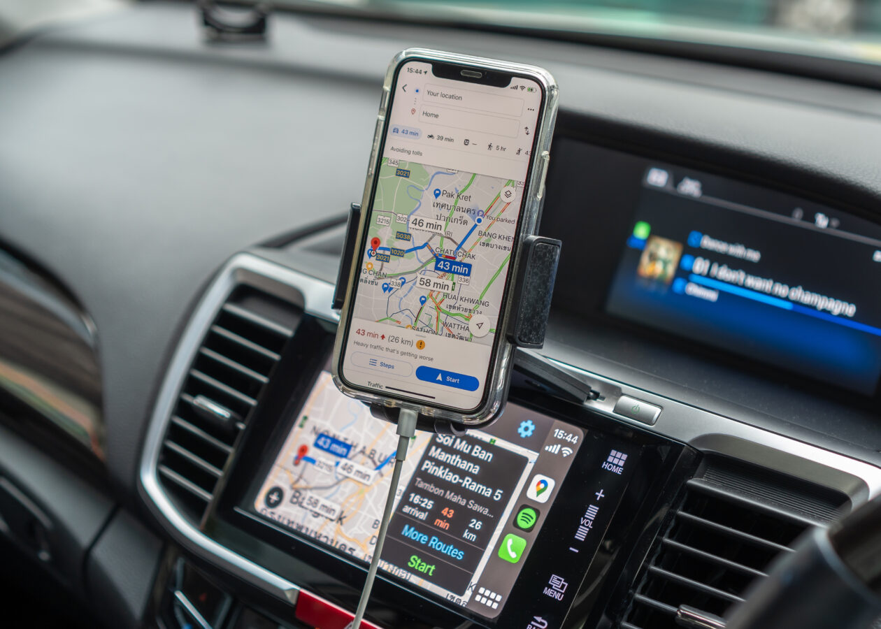 Google Maps no iPhone dentro de um carro