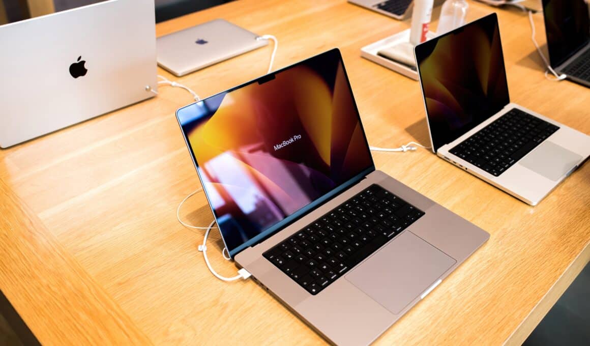MacBooks Pro expostos em Apple Store