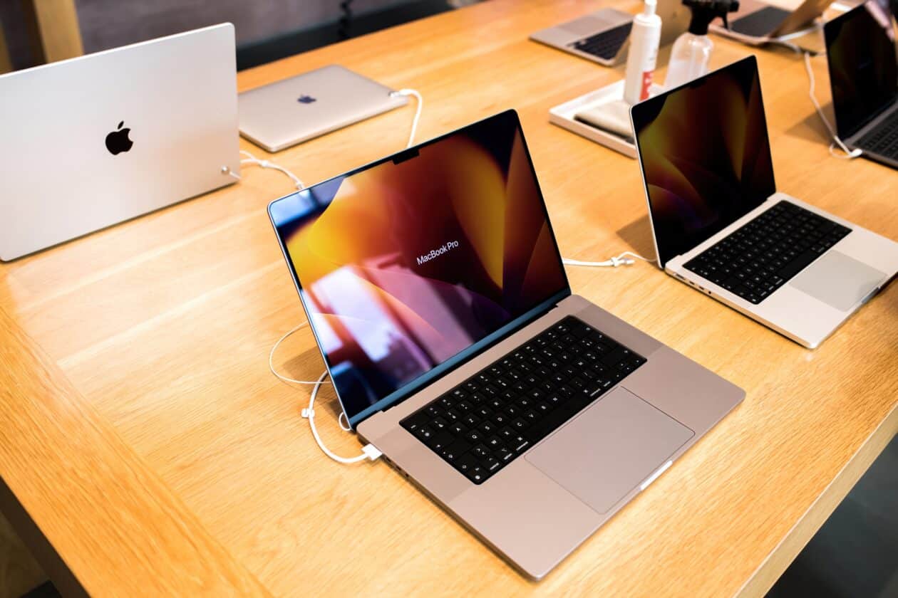 MacBooks Pro expostos em Apple Store