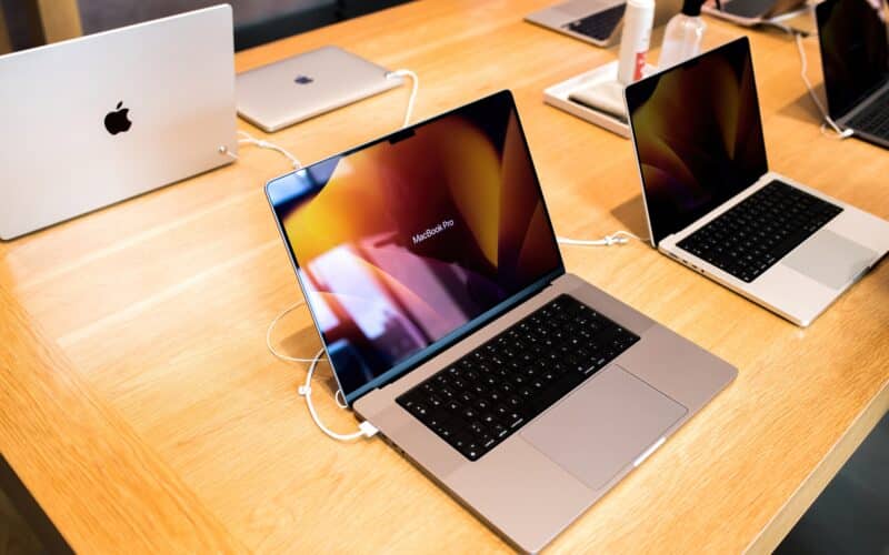 MacBooks Pro expostos em Apple Store