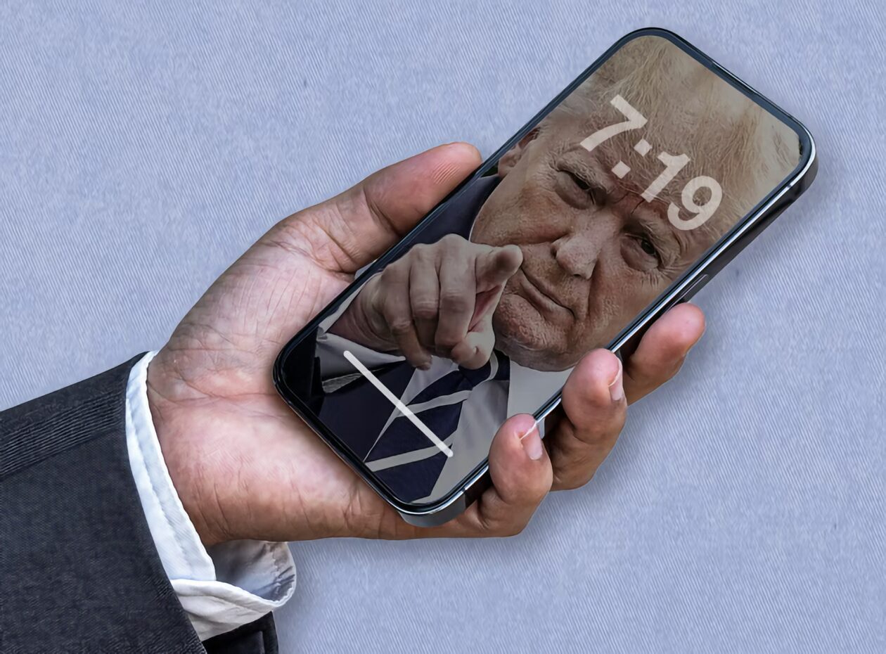 Donald Trump em um iPhone