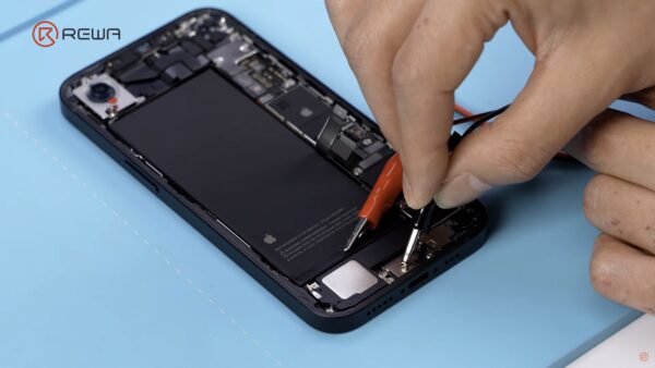 Teardown do iPhone 16e