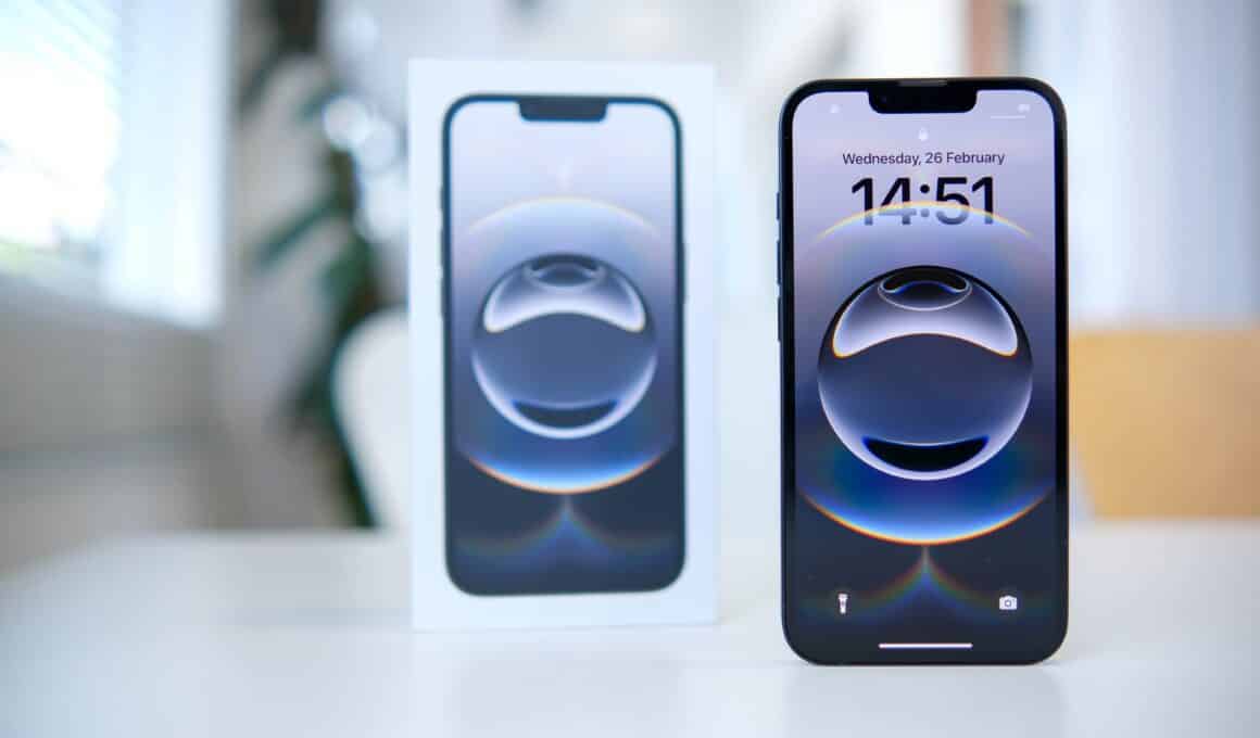 iPhone 16e fora da caixa