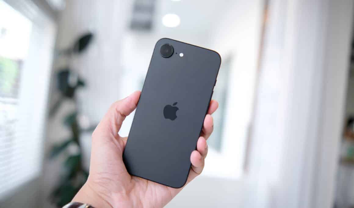iPhone 16e