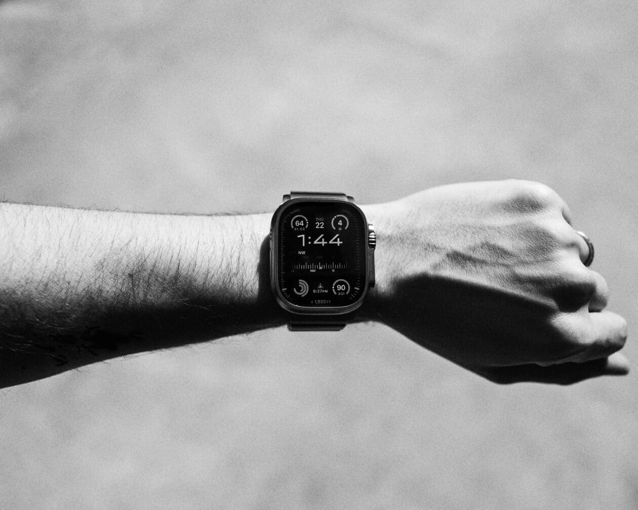 Apple Watch Ultra (imagem preta e branca)