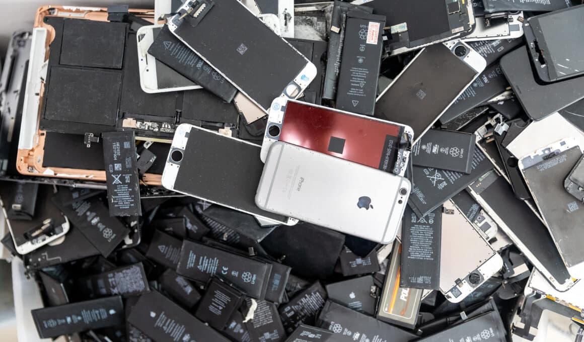 iPhones e dispositivos da Apple quebrados/desmontados