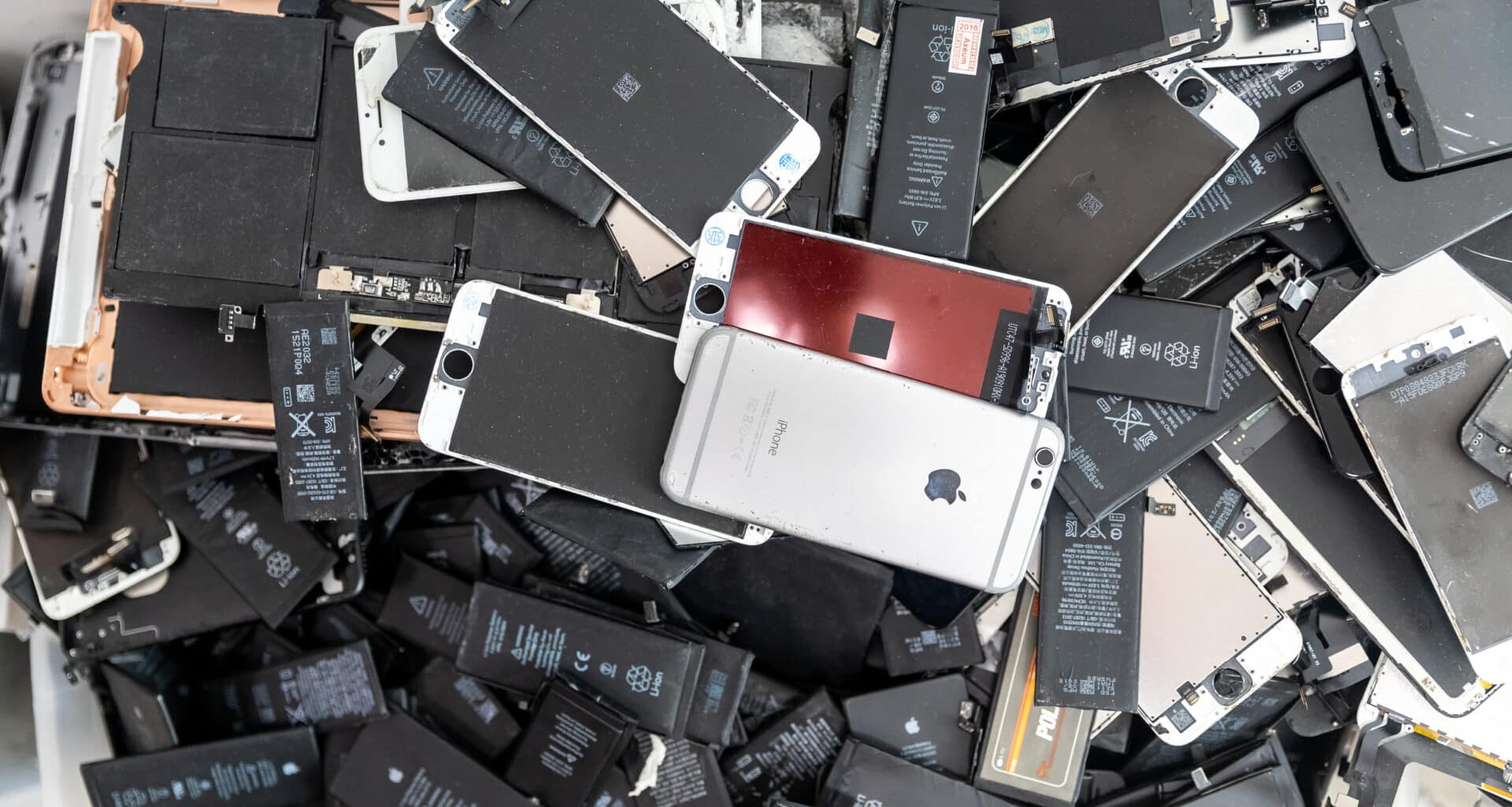 iPhones e dispositivos da Apple quebrados/desmontados