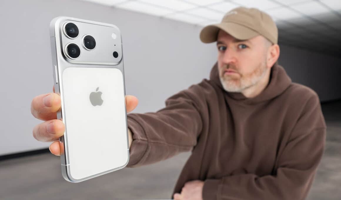 Hands-on de mockup do "iPhone 17 Pro Max"