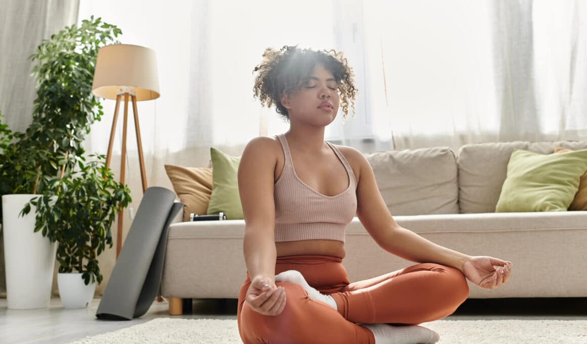 Mulher meditando