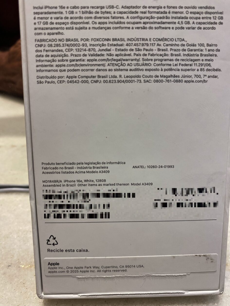 Caixa de iPhone 16e fabricado no Brasil
