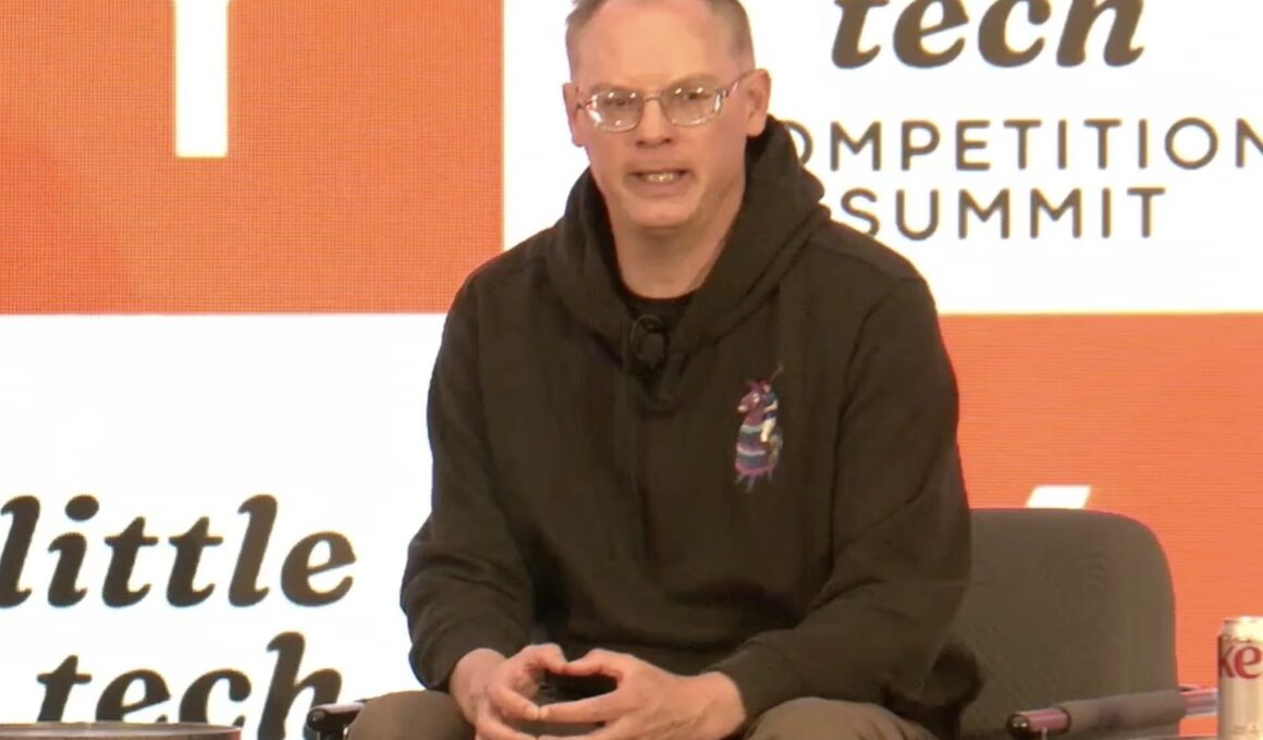 Tim Sweeney em um evento da Y Combinator