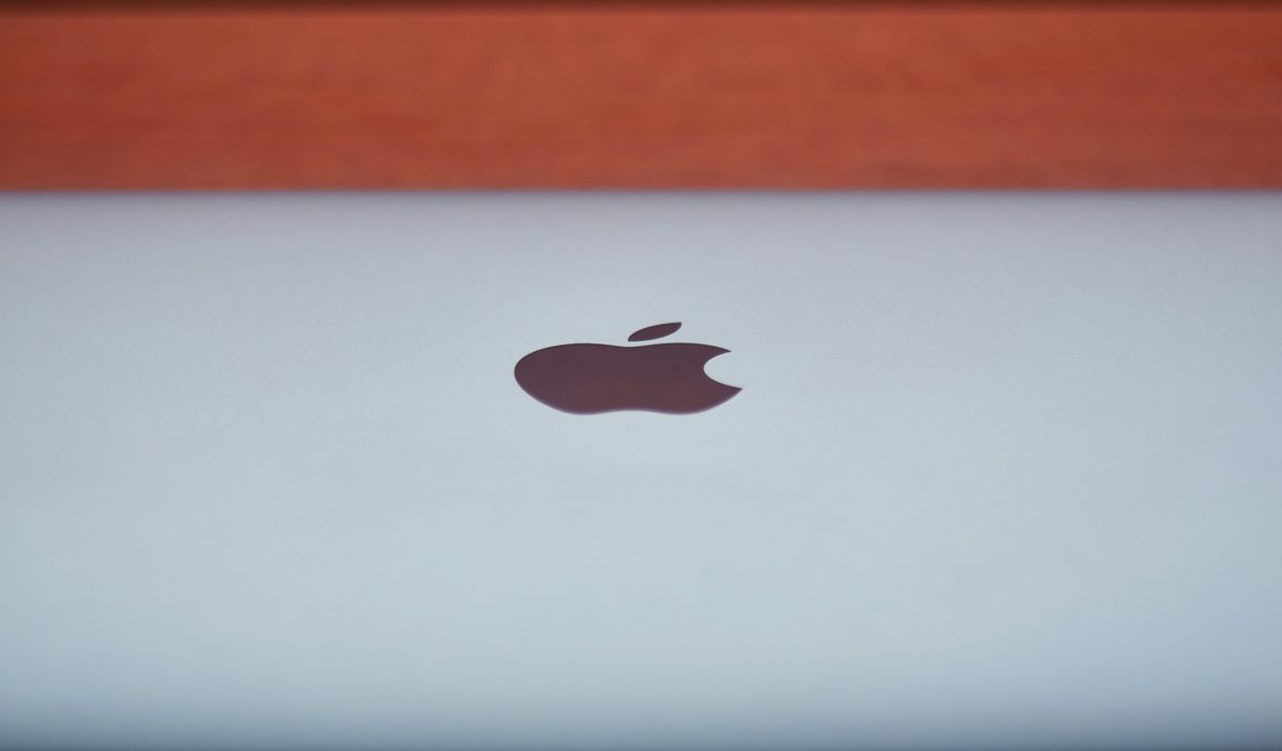 Logo da Apple em um Mac