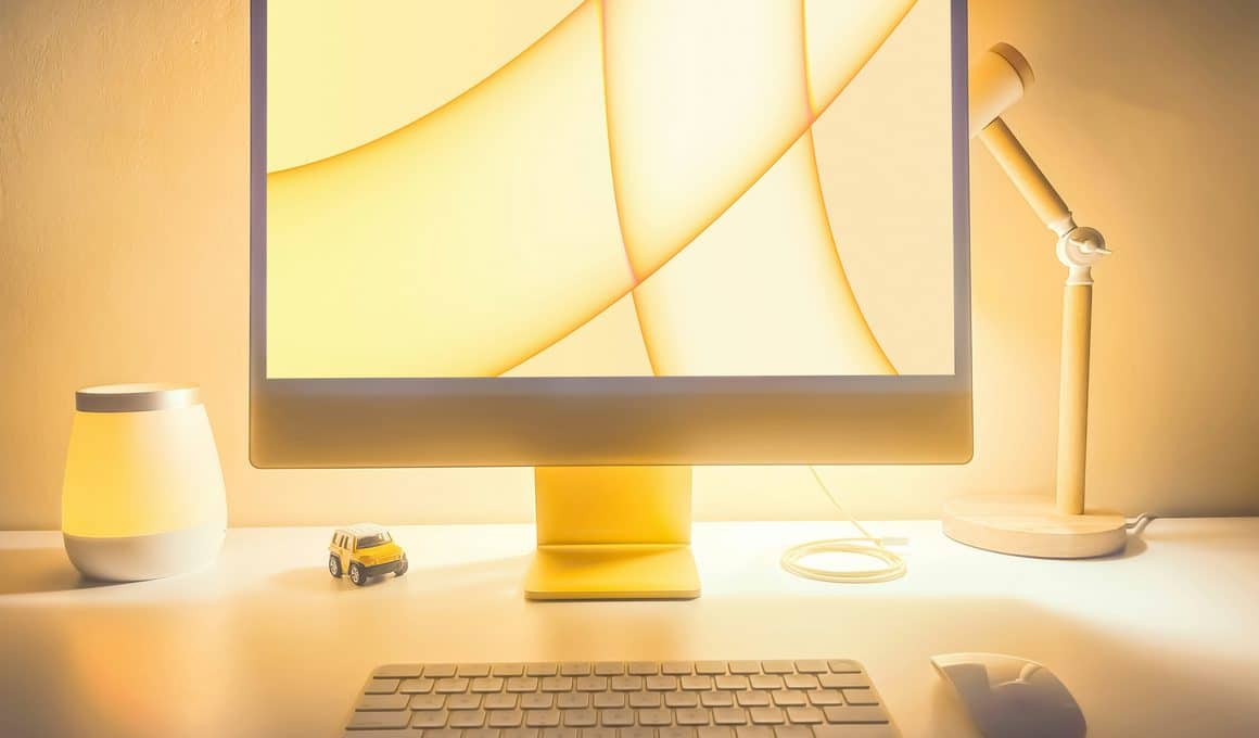 iMac amarelo