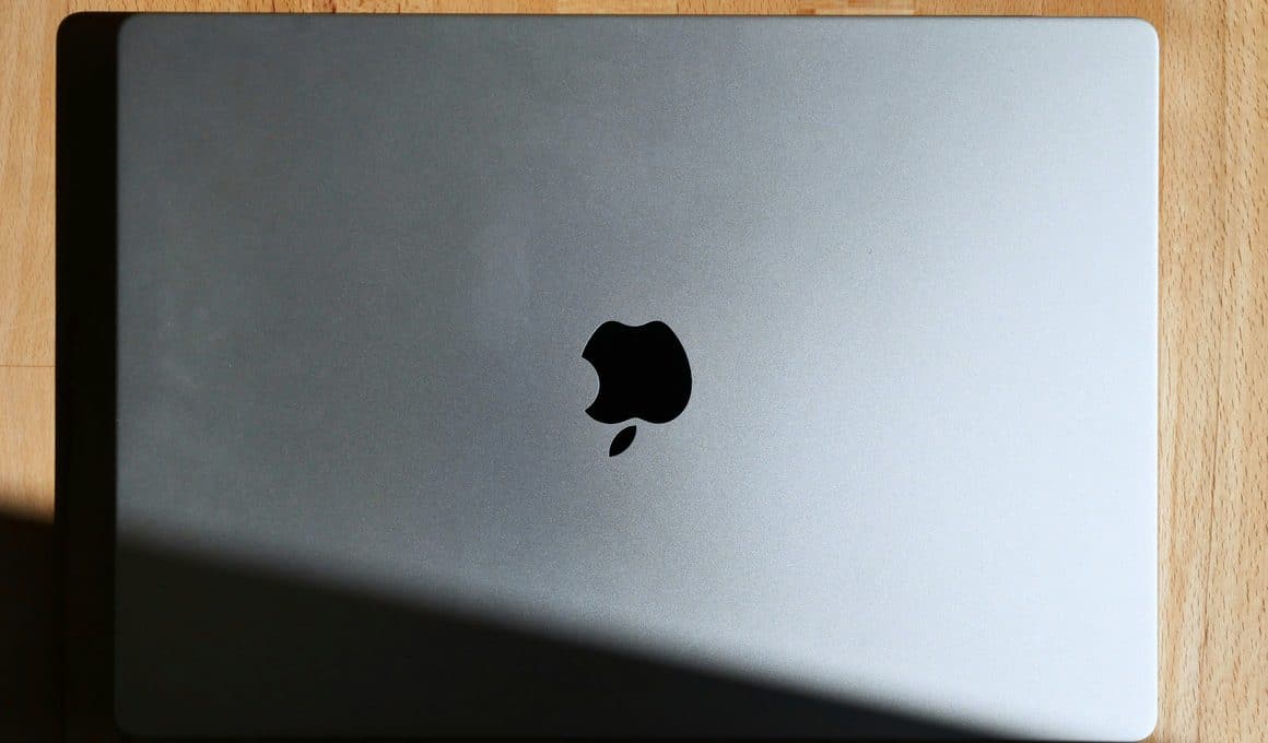 MacBook com a tampa fechada