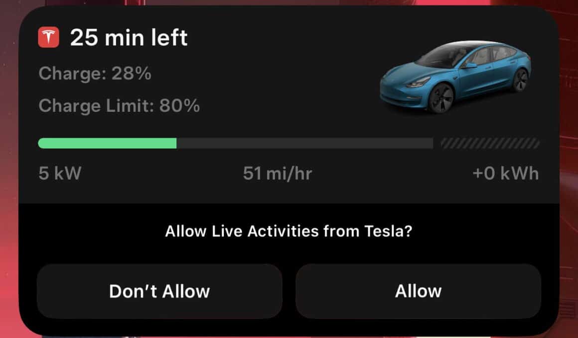 Atividade ao Vivo (Live Activity) do app Tesla no iOS
