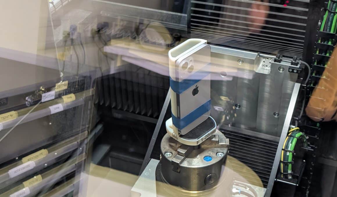 Testes feitos em produtos da Apple no laboratório na Irlanda