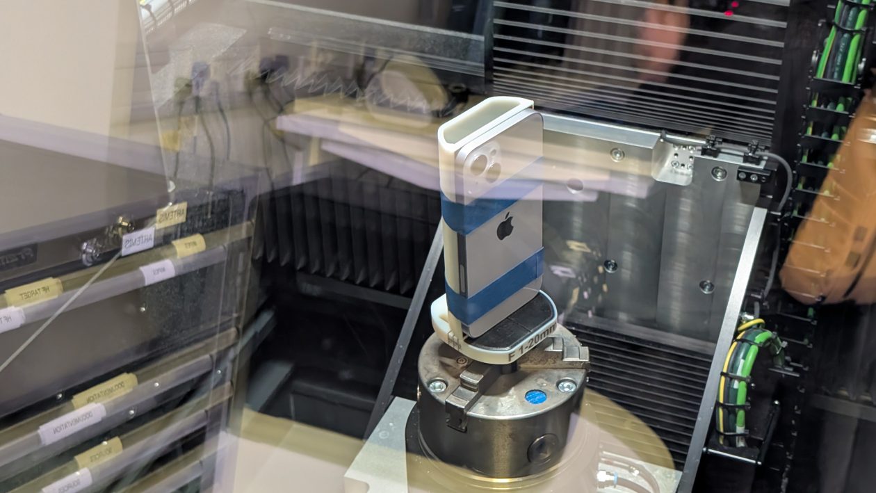 Testes feitos em produtos da Apple no laboratório na Irlanda