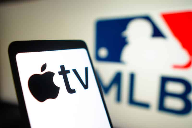 Logo do Apple TV+ sobre o do MLB (Major League Baseball)