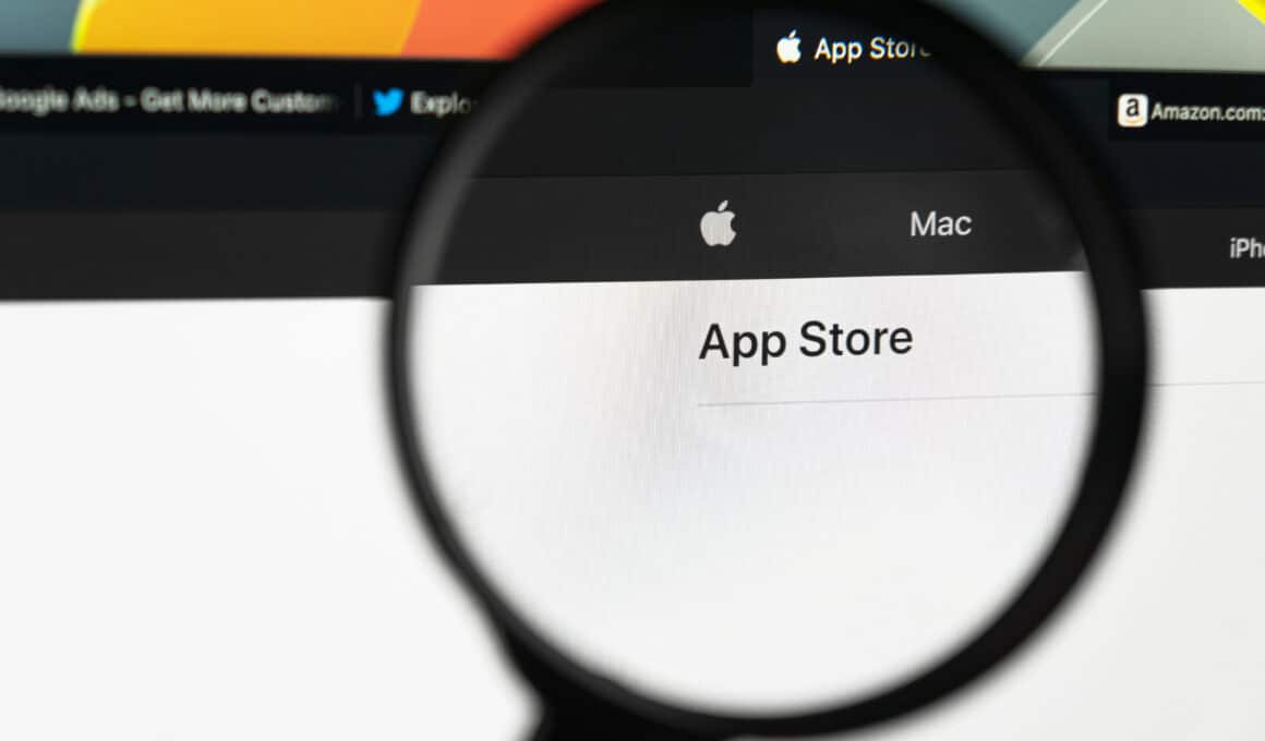 App Store e logo da Apple sob lupa