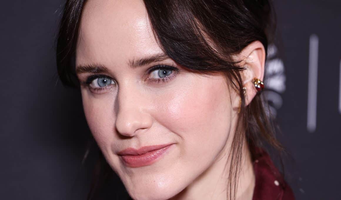 Atriz Rachel Brosnahan