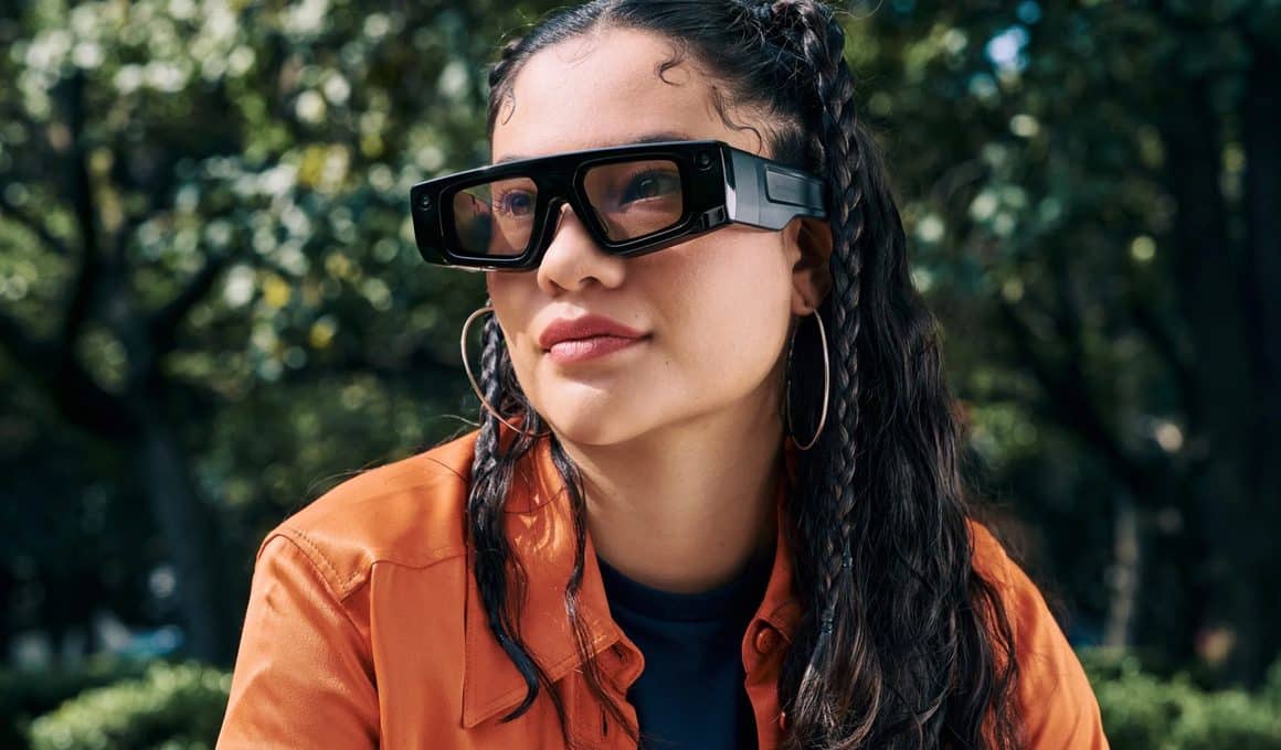 Preview da nova geração dos Spectacles do Snapchat, com IA e AR