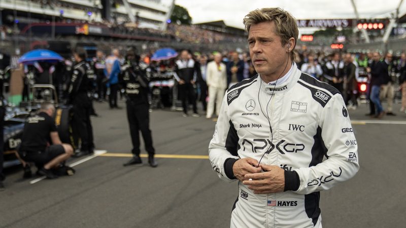Brad Pitt em cena do filme "F1"