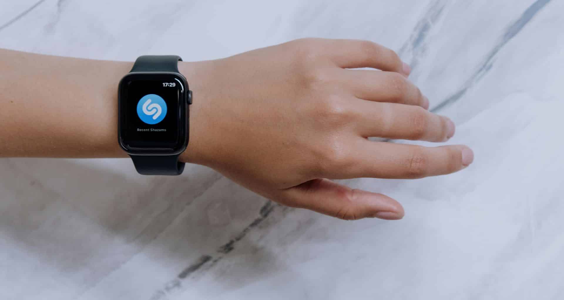 Apple Watch com o Shazam aberto