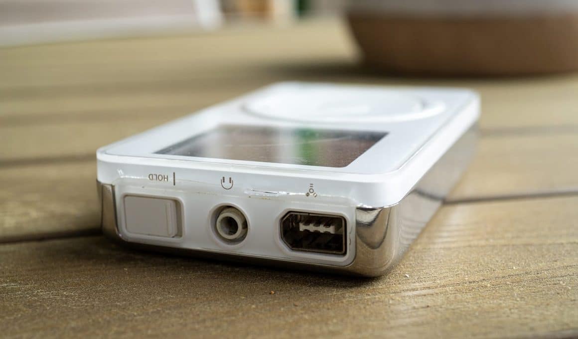 iPod antigo com o conector FireWire