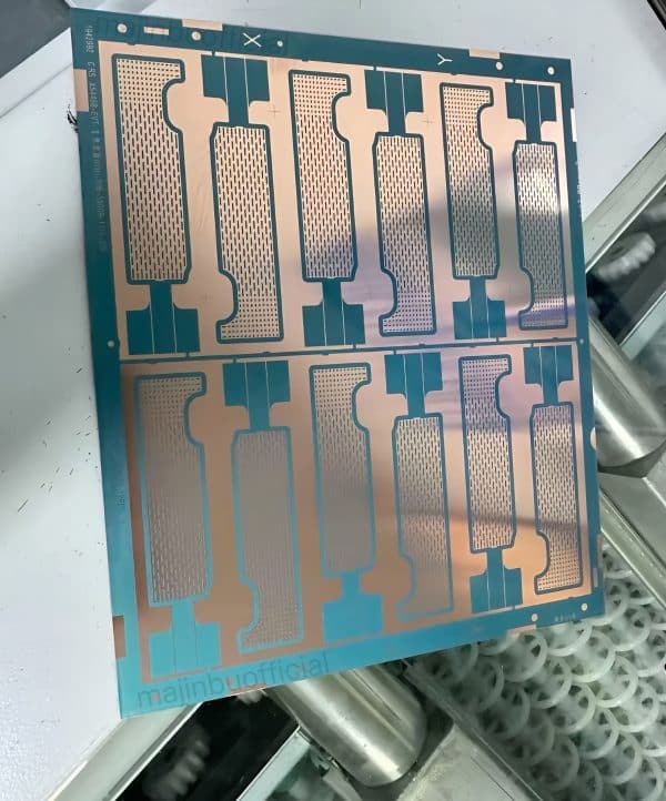 Placa vazada por Majin Bu