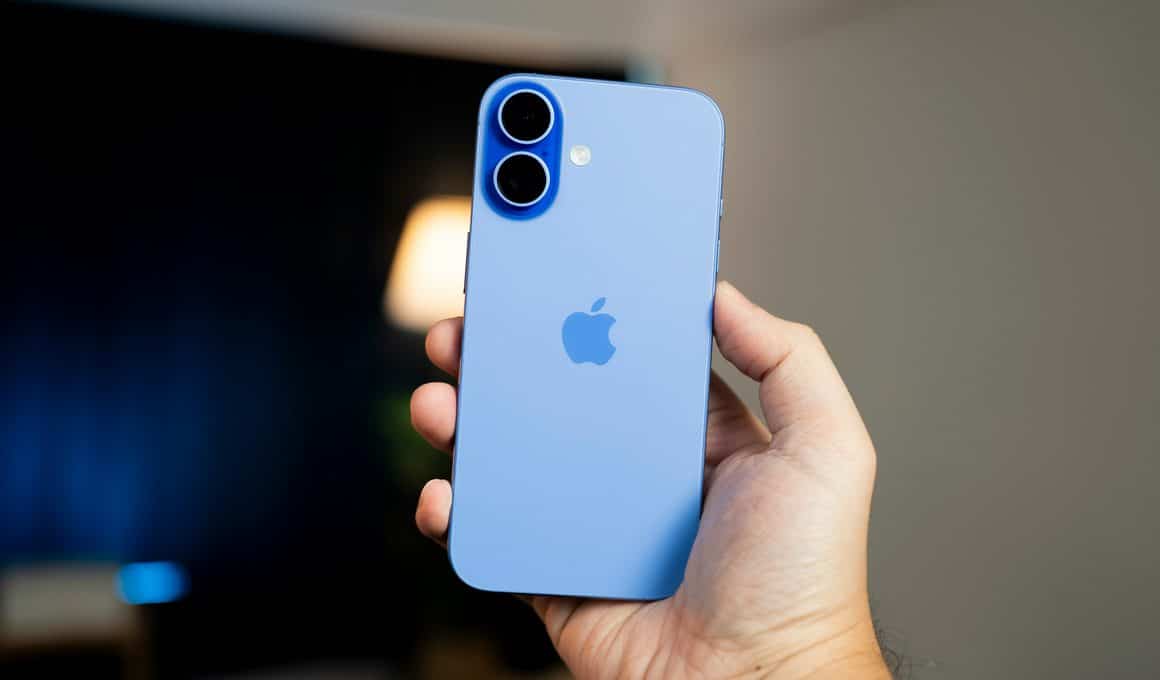 iPhone 16 ultramarino