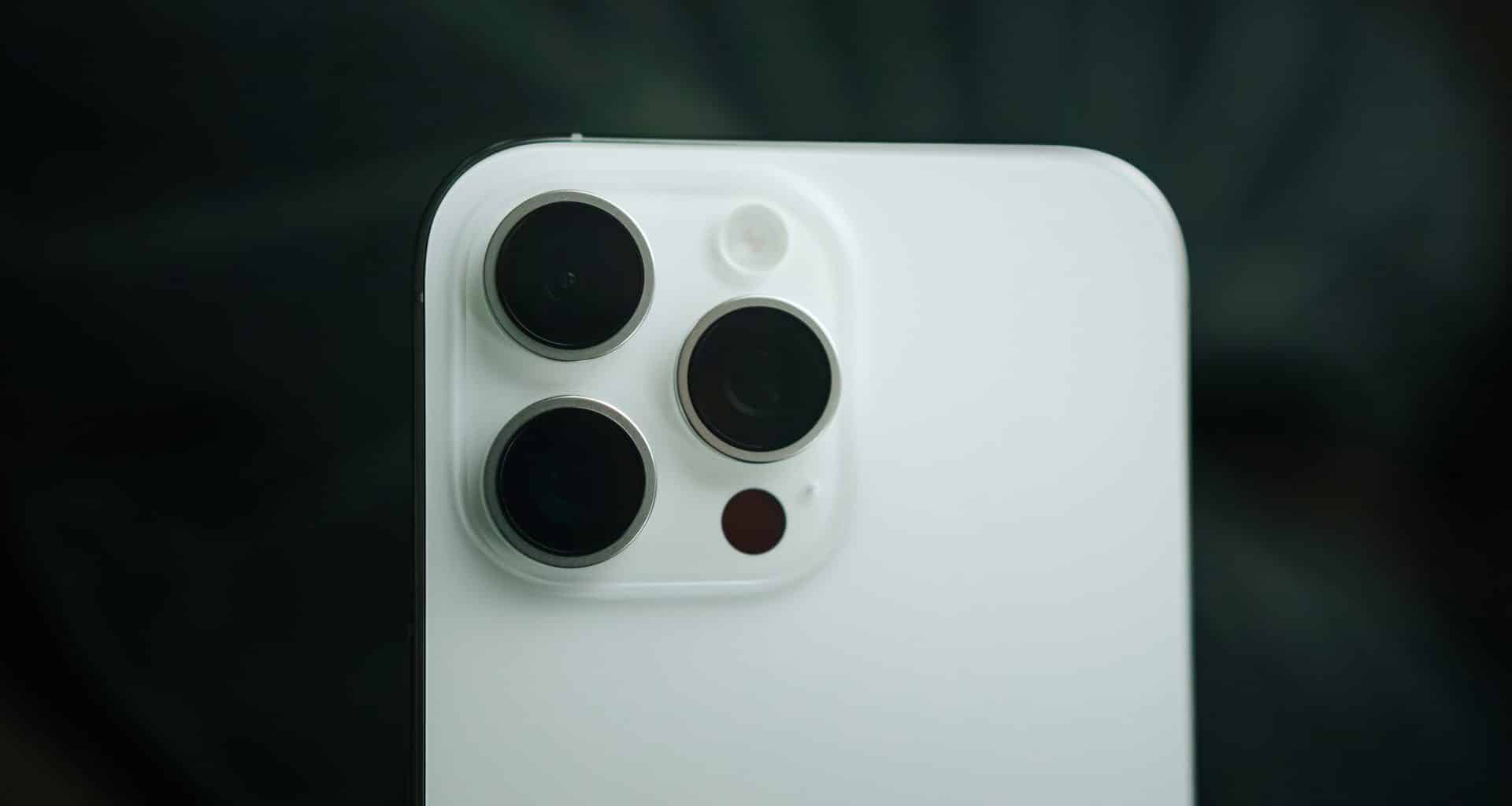 Camera do iPhone (aparentemente, 16 Pro Max)
