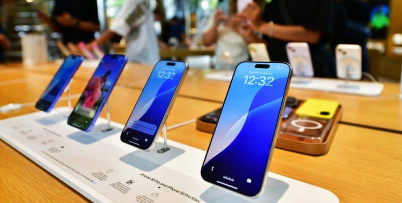 iPhones 16 expostos em Apple Store (loja)