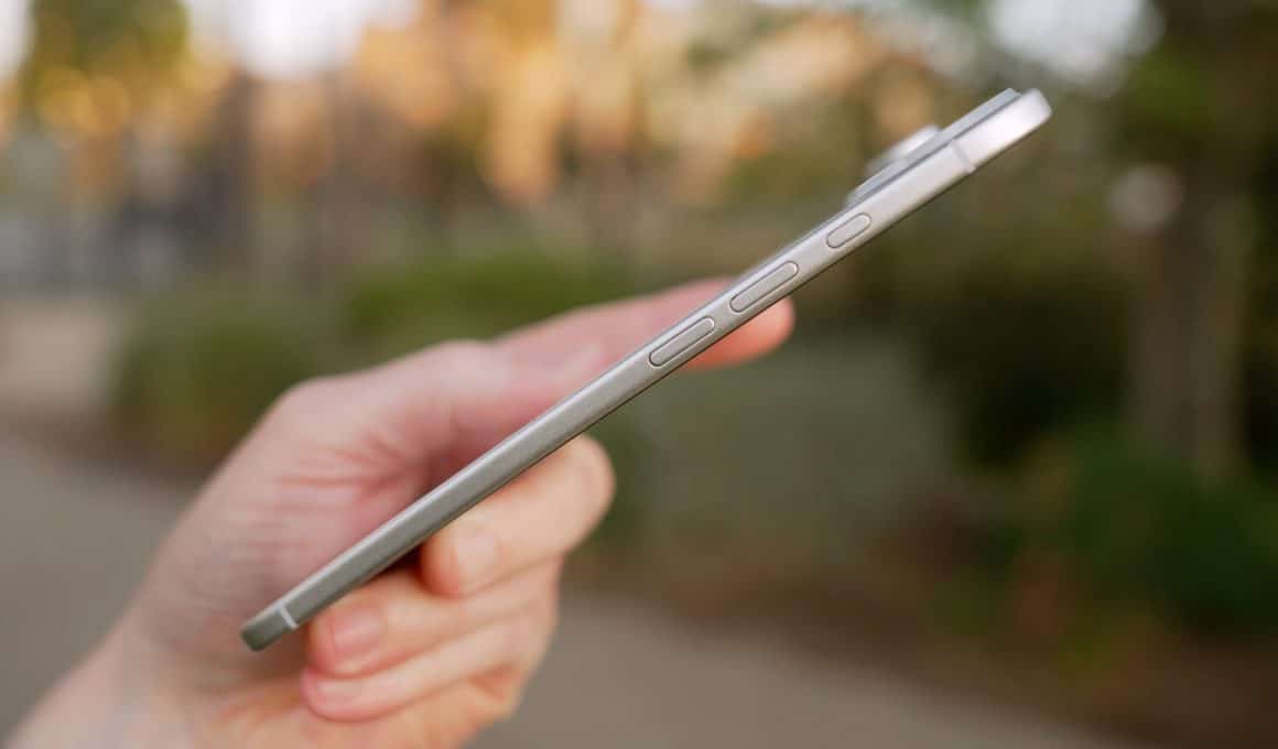 Lateral/botões do "iPhone 17 Air"