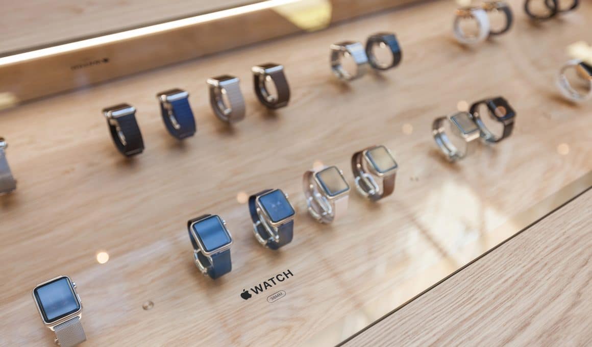 Apple Watch exposto em Apple Store