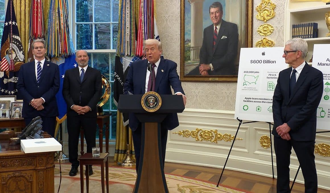 Donald Trump e Tim Cook