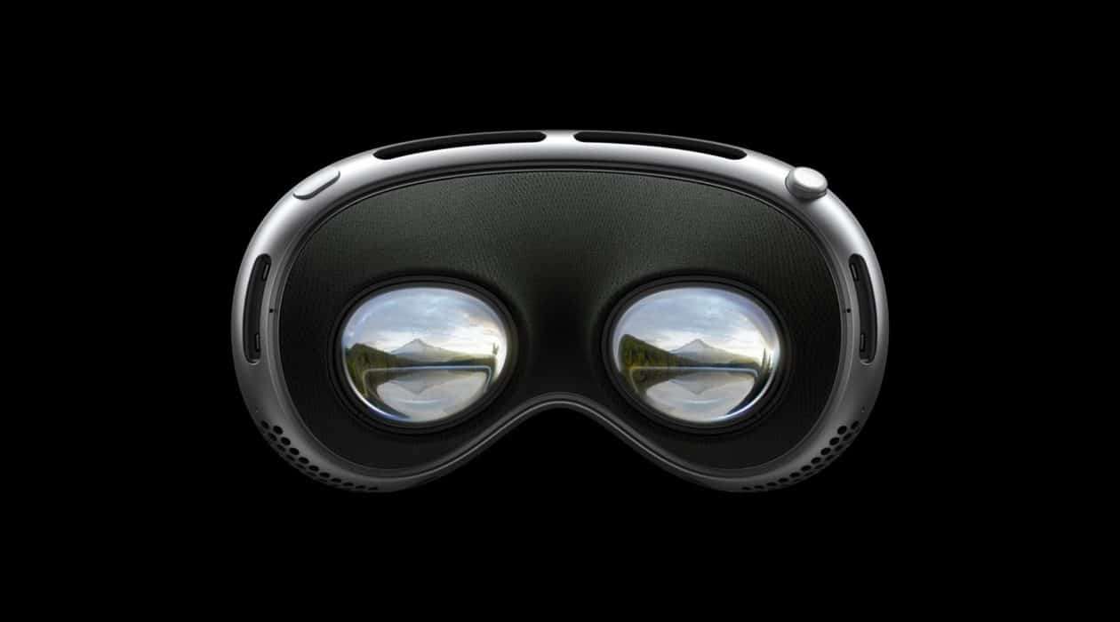 Médico realiza primeira cirurgia de catarata com o Apple Vision Pro