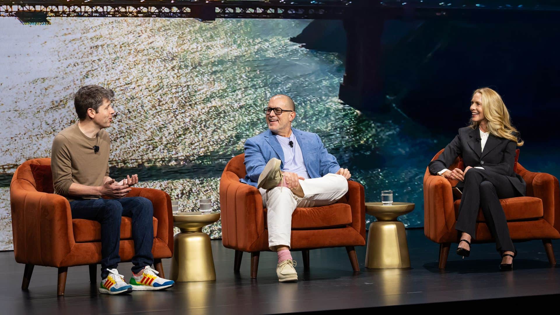 Jony Ive, Sam Altman e Laurene Powell Jobs