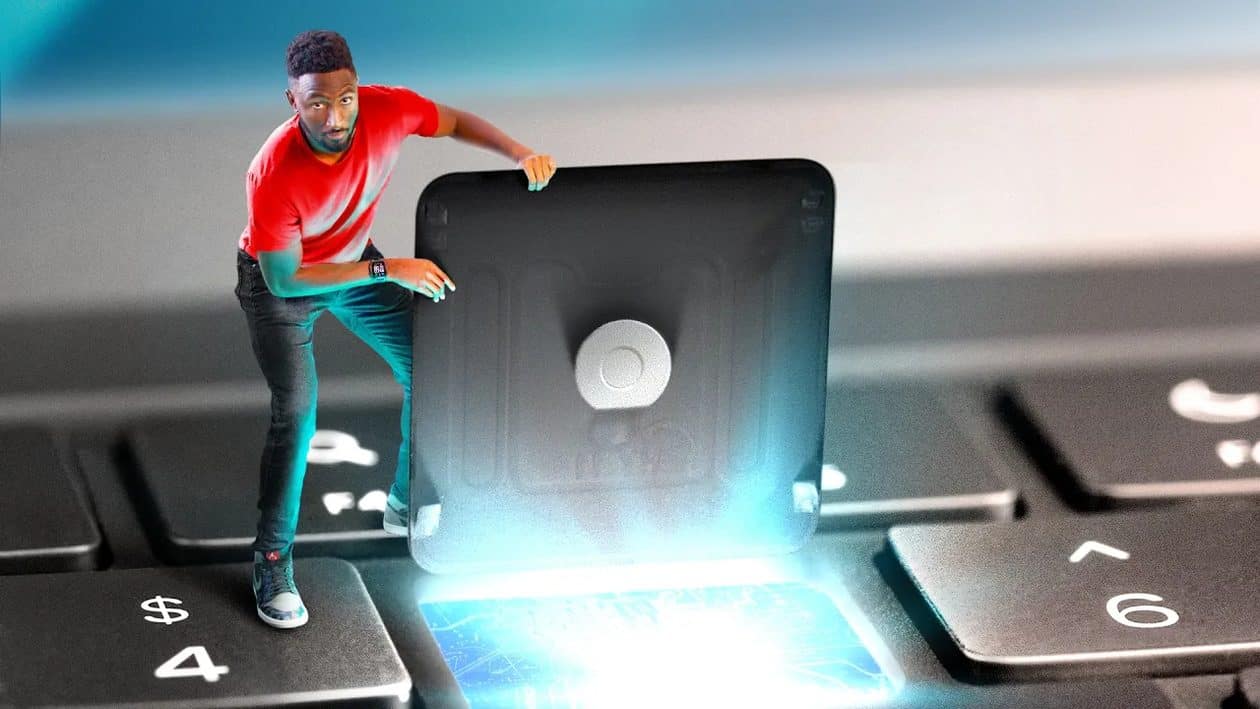 MKBHD “encolhe” para mostrar escala dos componentes do chip M5