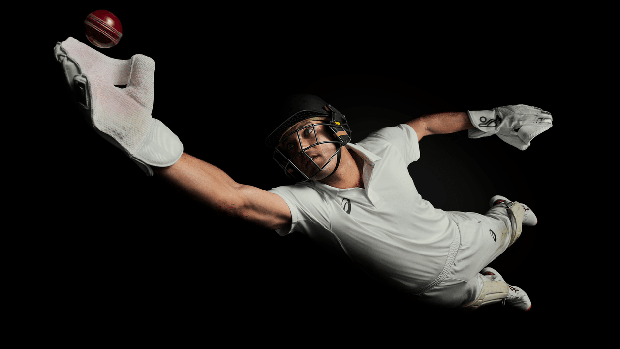 Apple promove astros do críquete australiano na campanha “Shot on iPhone”