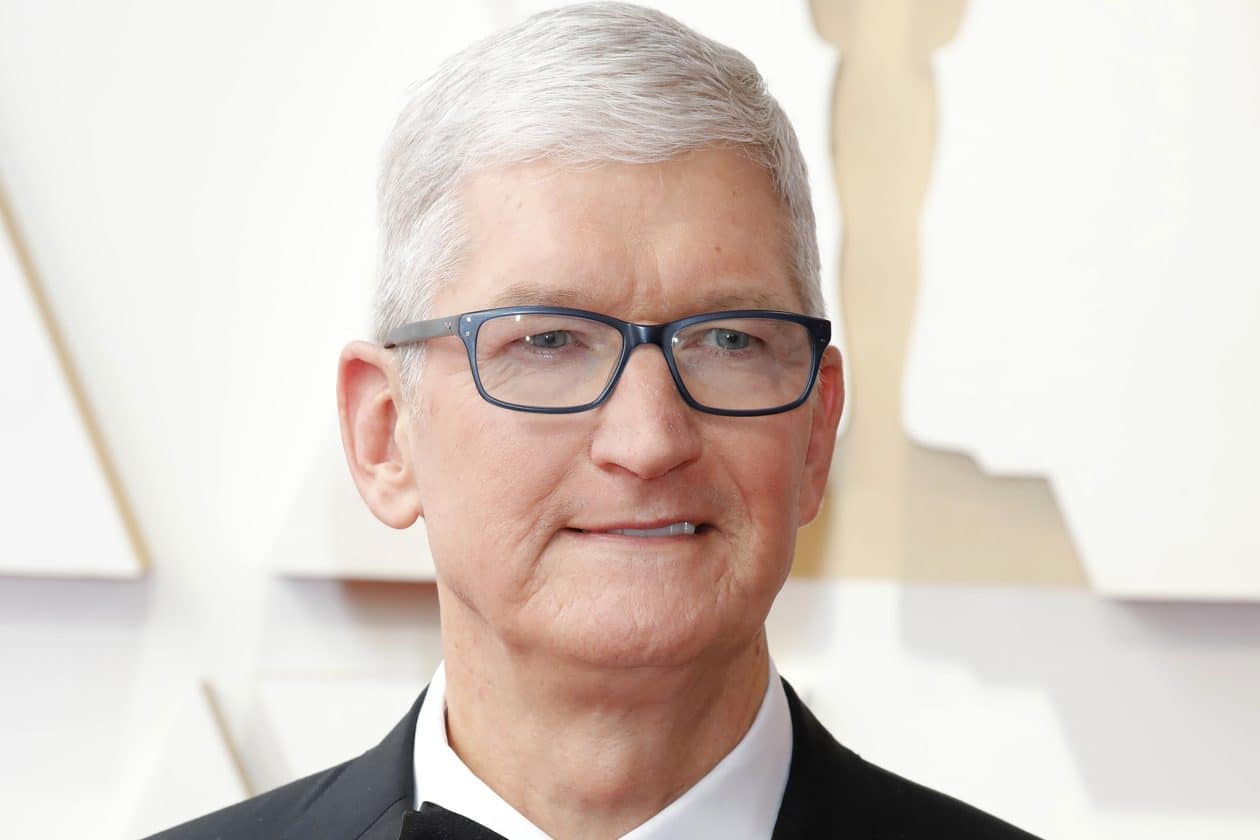Tim Cook embolsou US$74,3 milhões em 2025; Apple marca reunião de acionistas