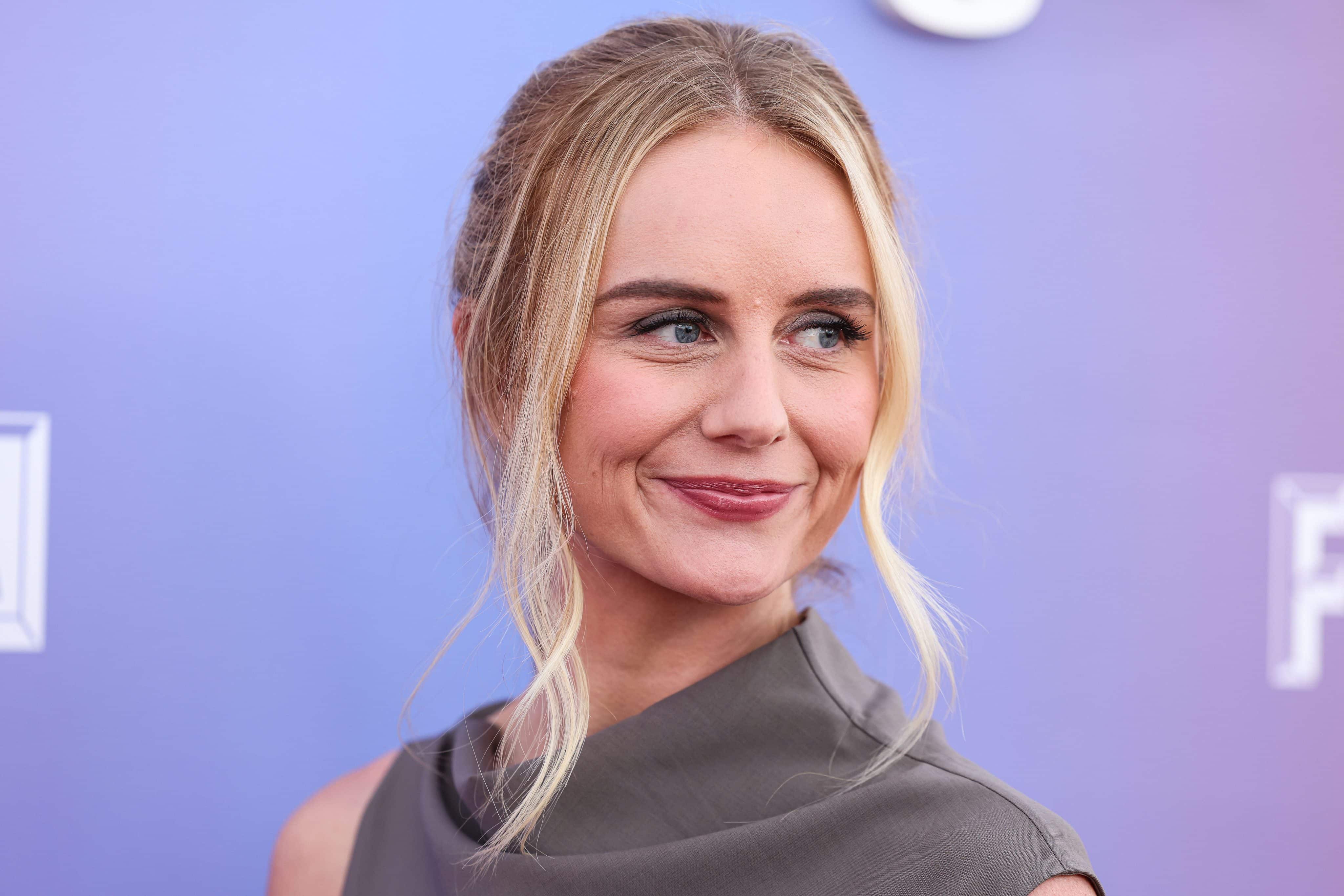 Justine Lupe estará em “Sponsor”, filme do Apple TV com Jason Segel