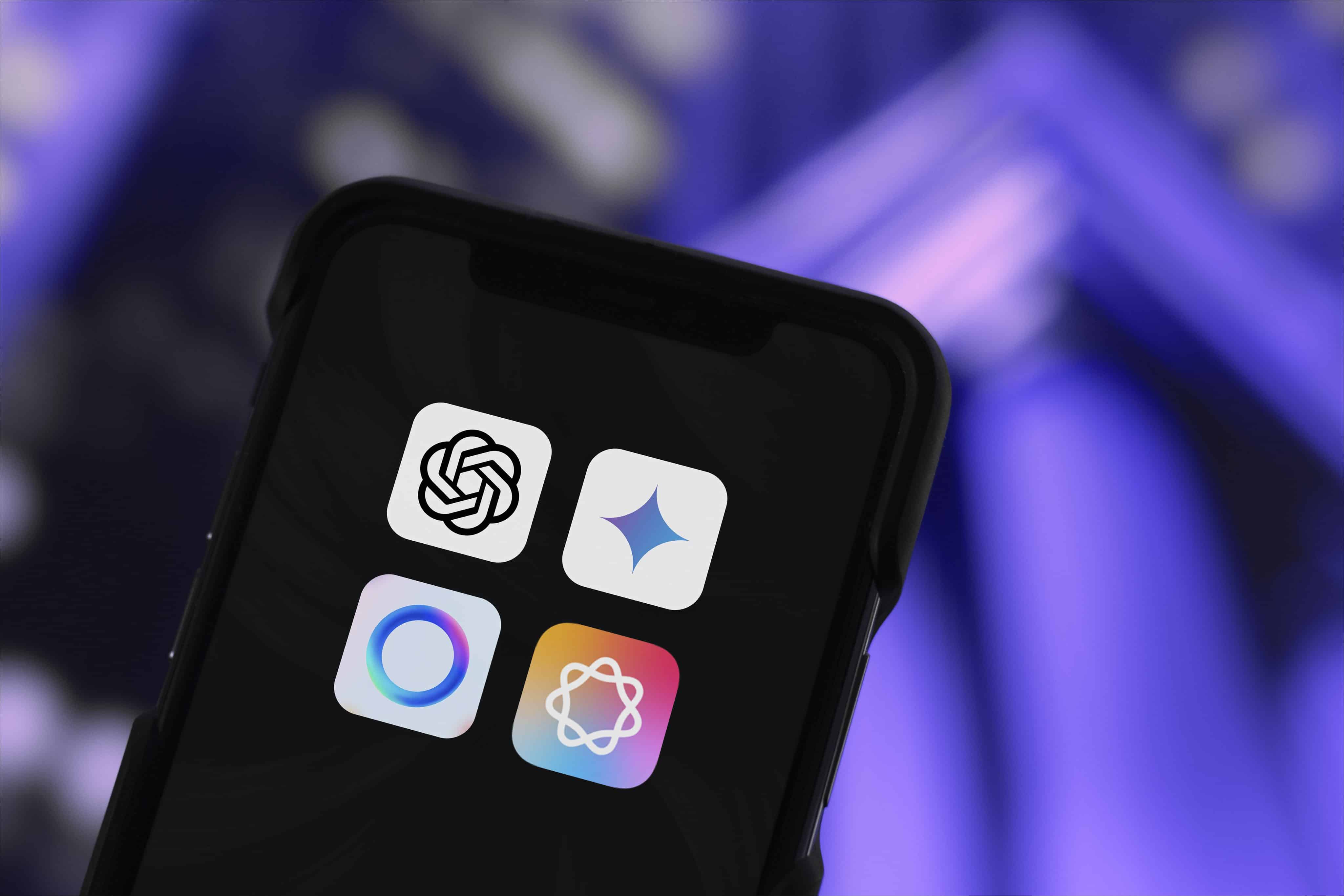 Ícones de apps de inteligência artificial (IA) no iPhone: ChatGPT, Google Gemini, Meta AI e Apple Intelligence