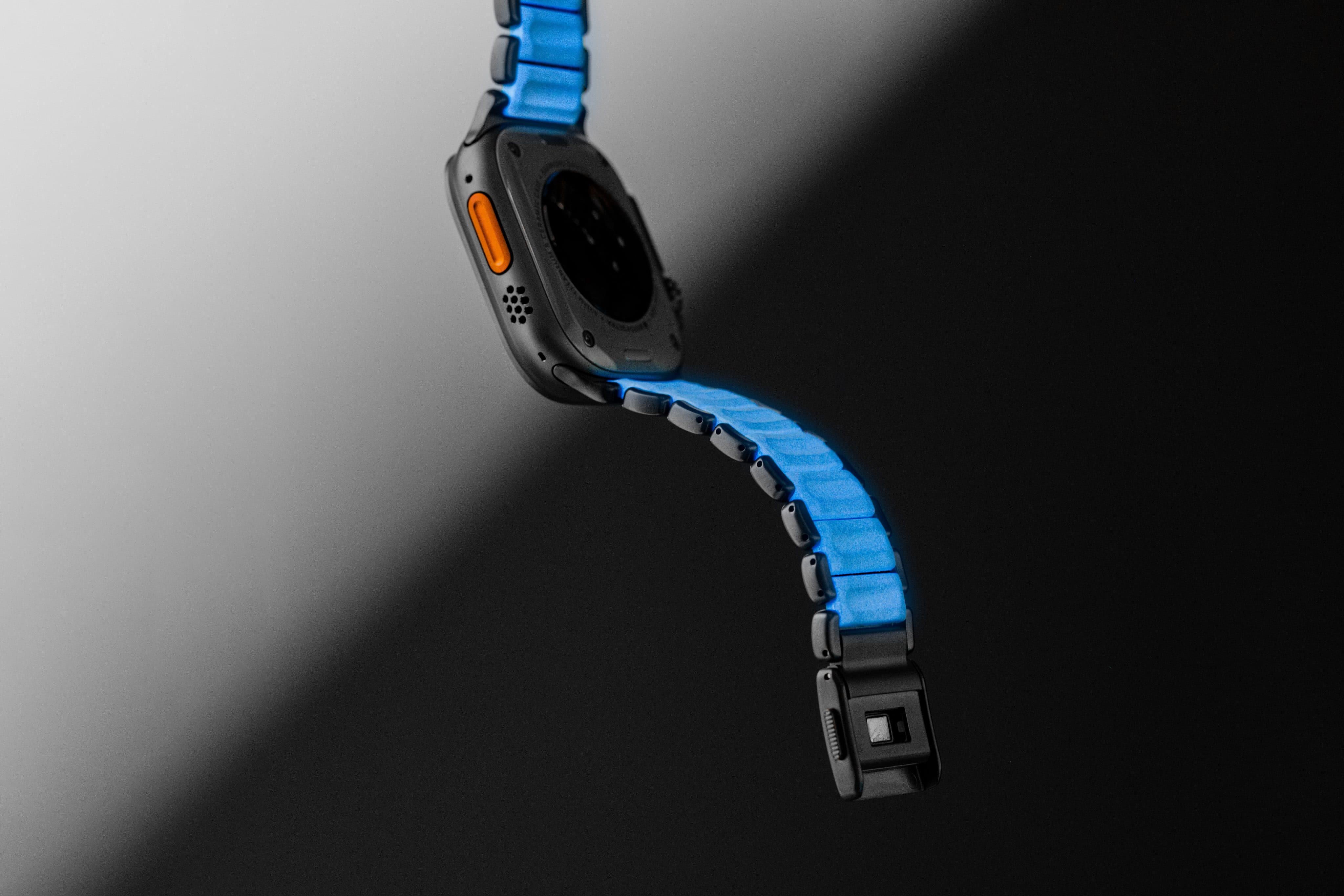 Nomad lança versão limitada da Stratos Band que brilha no escuro